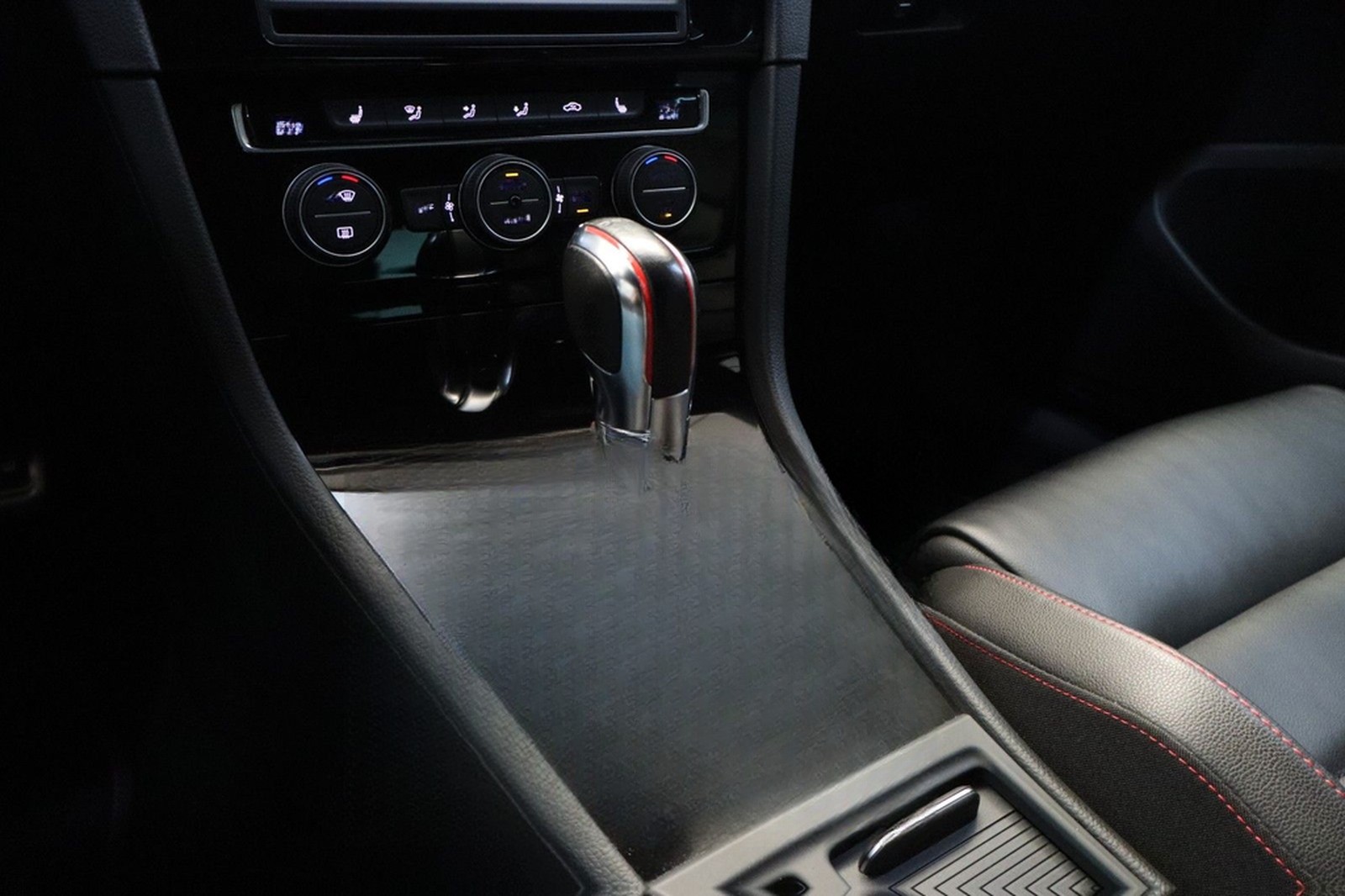 Volkswagen Golf VII GTI Clubsport 2,0 TSI Lim. DSG BMT foto 15