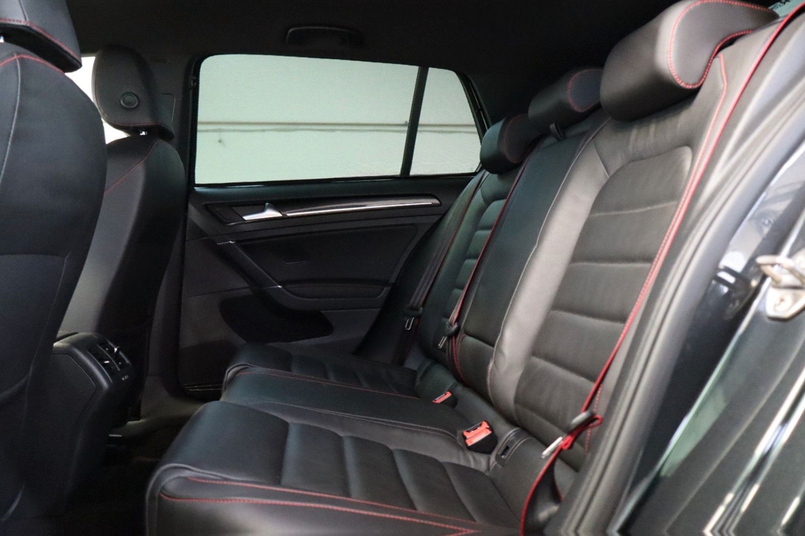 Volkswagen Golf VII GTI Clubsport 2,0 TSI Lim. DSG BMT foto 24