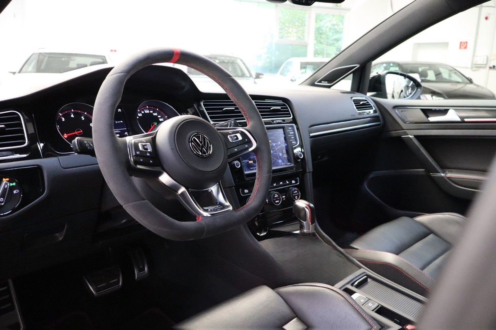 Volkswagen Golf VII GTI Clubsport 2,0 TSI Lim. DSG BMT foto 8