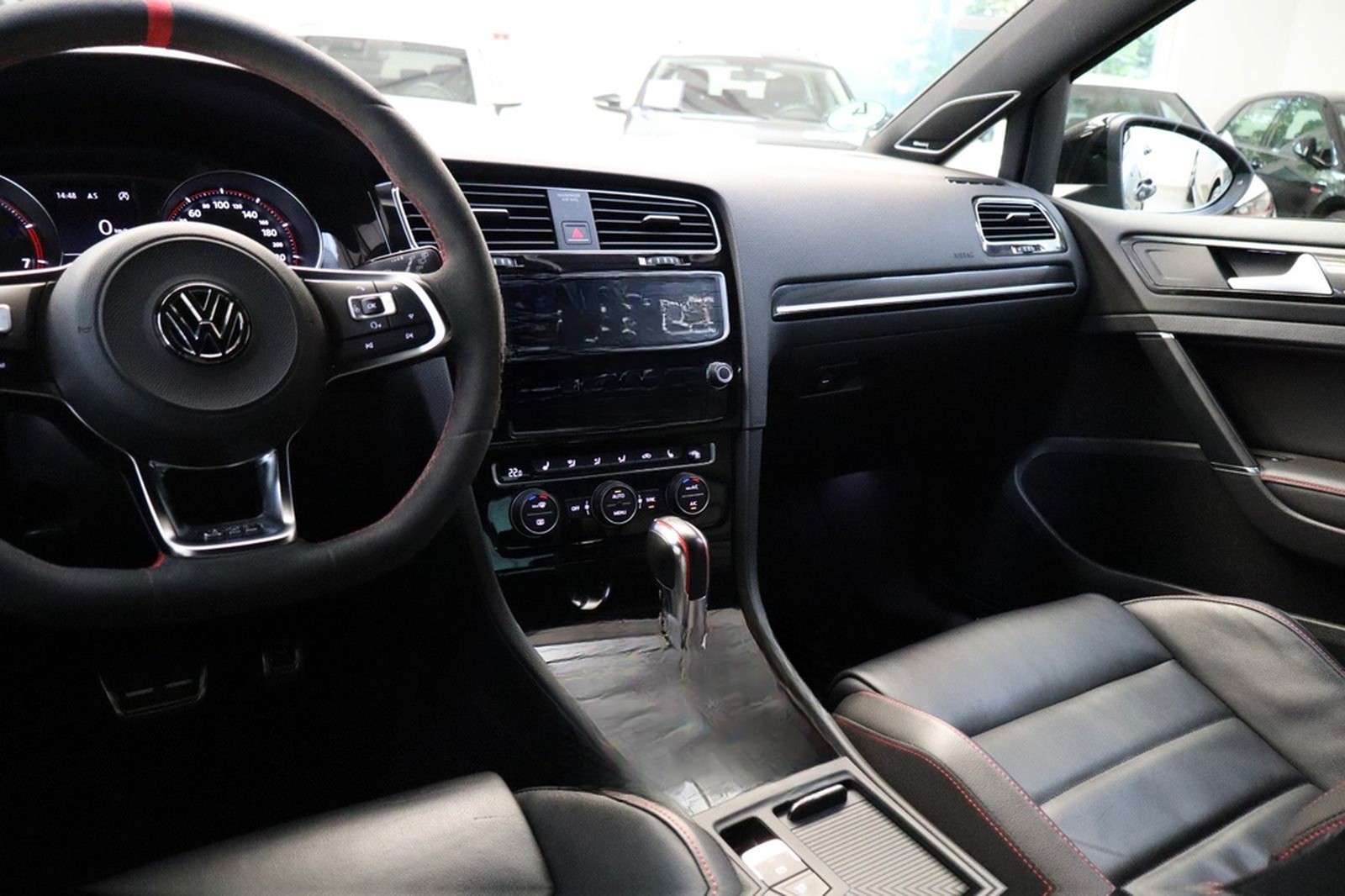 Volkswagen Golf VII GTI Clubsport 2,0 TSI Lim. DSG BMT foto 9