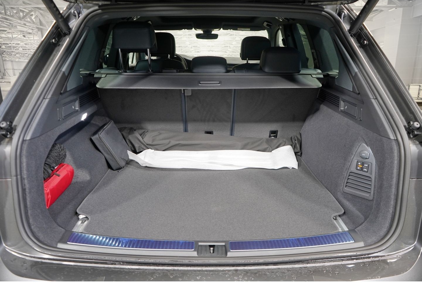 Volkswagen Touareg R-Line 3.0 TDI 4M Pano 360 Kamera HuD 22 foto 11