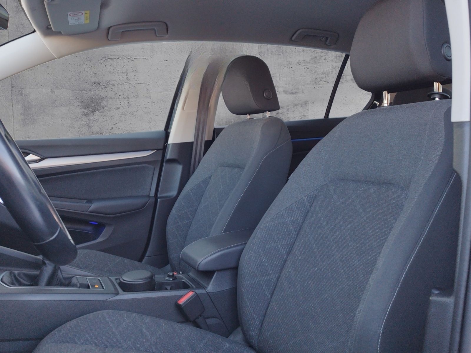 Volkswagen Golf VIII Life 1.5 TSI 5JG/LED+/NAV/L+S/AMBIENTE foto 7