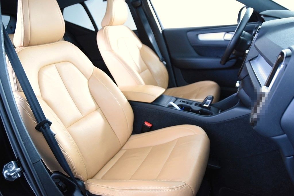 Volvo XC40 D3 Momentum *1.Hand*Leder*Pano.*SHZ* foto 3