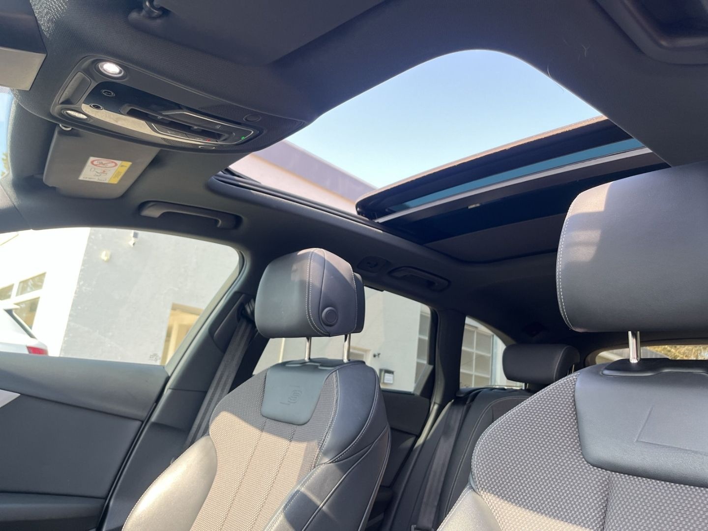 Audi A4 Avant 40 TDI quattro S line El. Panodach Navi foto 11