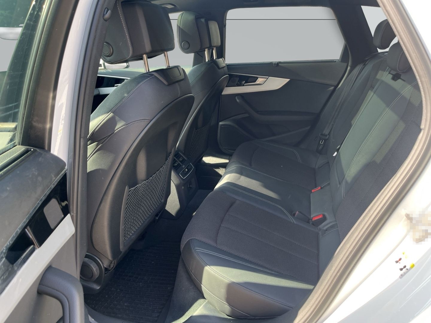 Audi A4 Avant 40 TDI quattro S line El. Panodach Navi foto 6