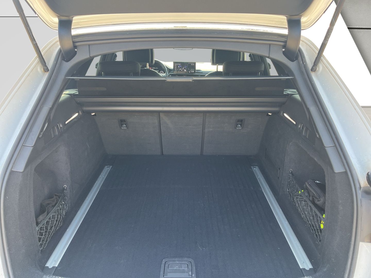 Audi A4 Avant 40 TDI quattro S line El. Panodach Navi foto 9