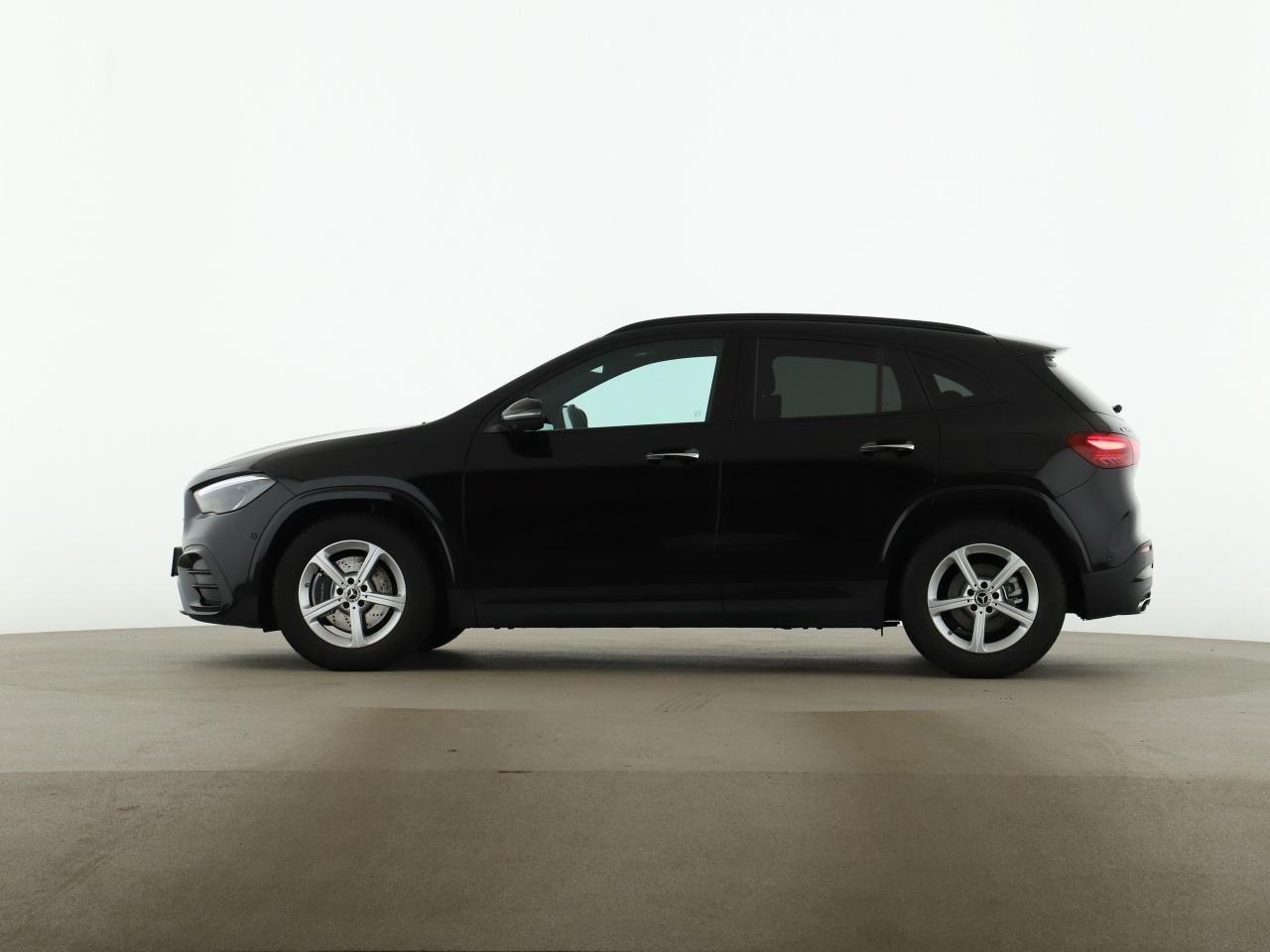 Mercedes-Benz GLA 180 AMG Night MBUX AHK Distronic 360 Kamera foto 4