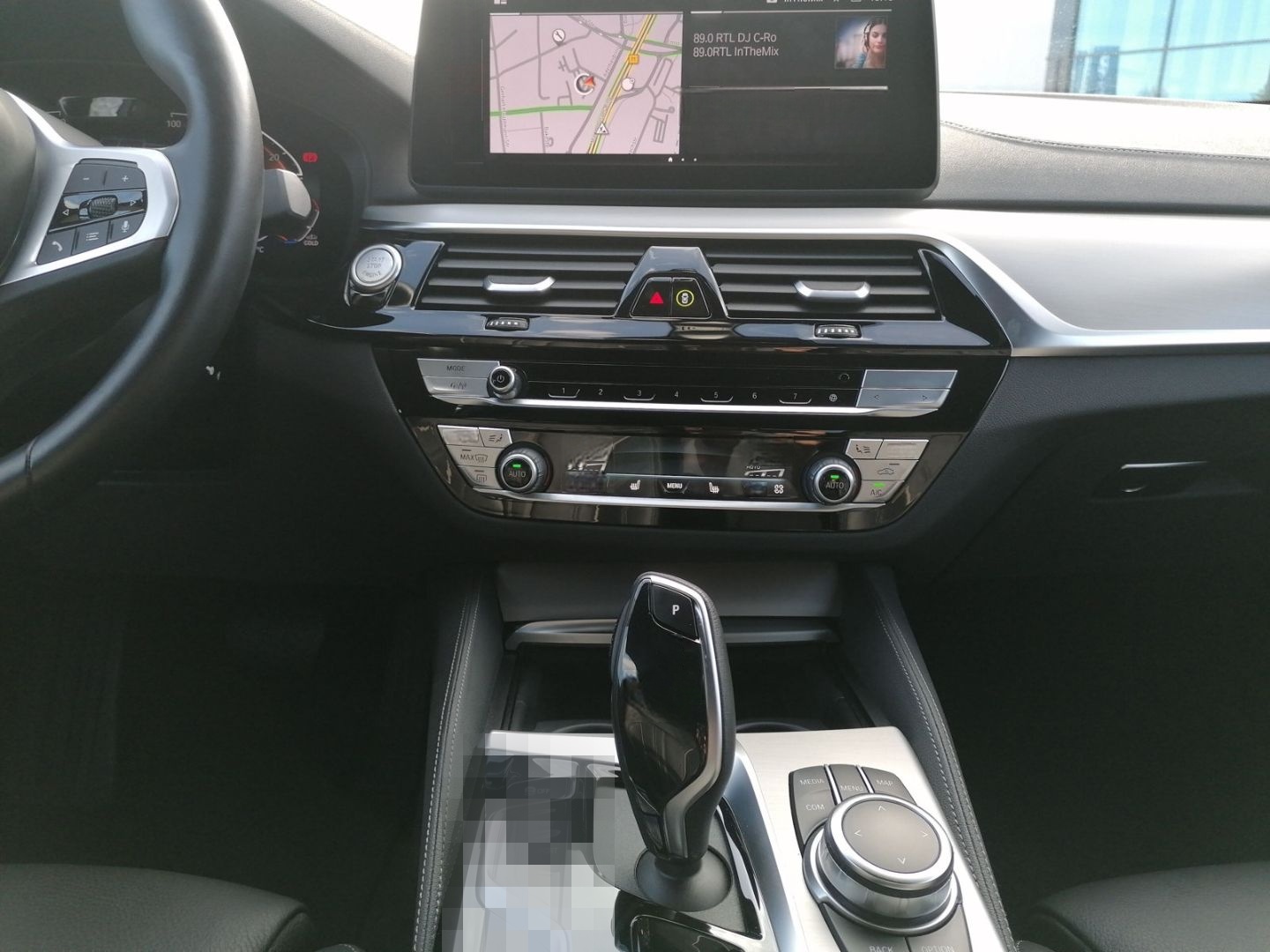 BMW 530 d Limousine Luxury Line HUD StandHZG Navi Di foto 11