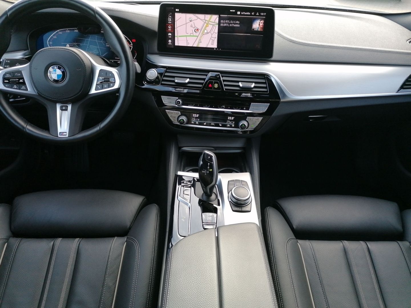 BMW 530 d Limousine Luxury Line HUD StandHZG Navi Di foto 8