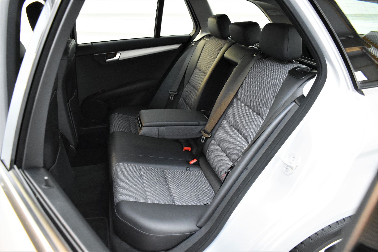 Mercedes-Benz C 180 T CGI Avantgarde+Bi-Xenon+SHZ+Tempomat foto 13