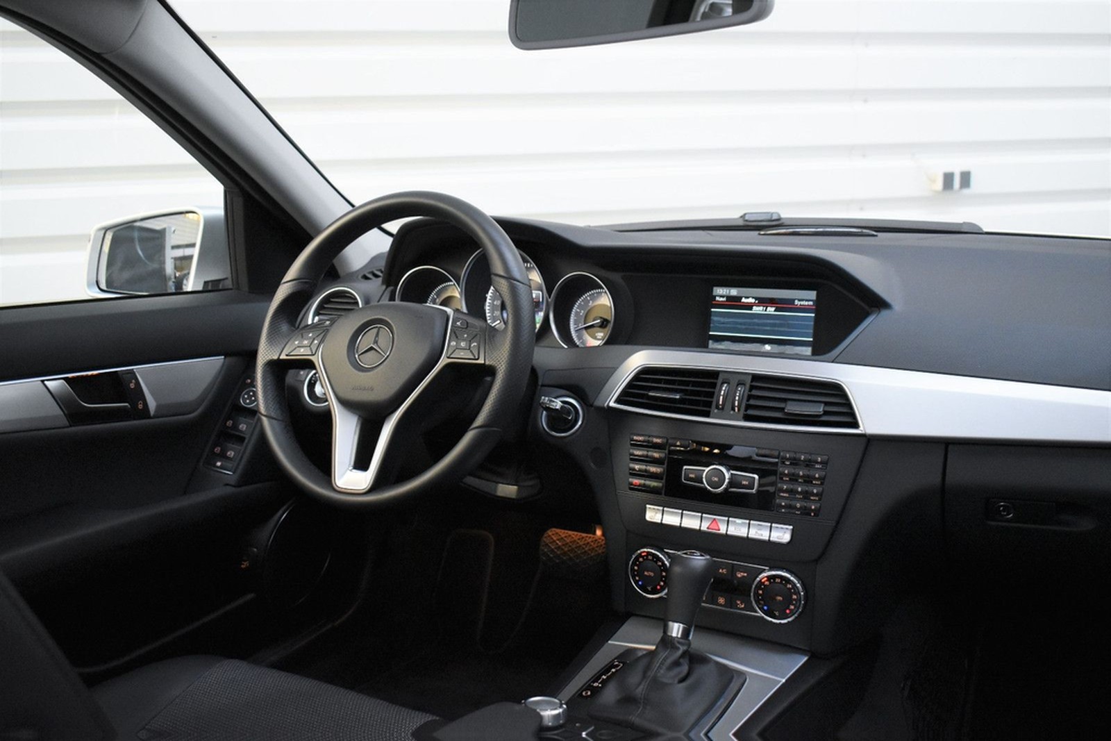 Mercedes-Benz C 180 T CGI Avantgarde+Bi-Xenon+SHZ+Tempomat foto 14