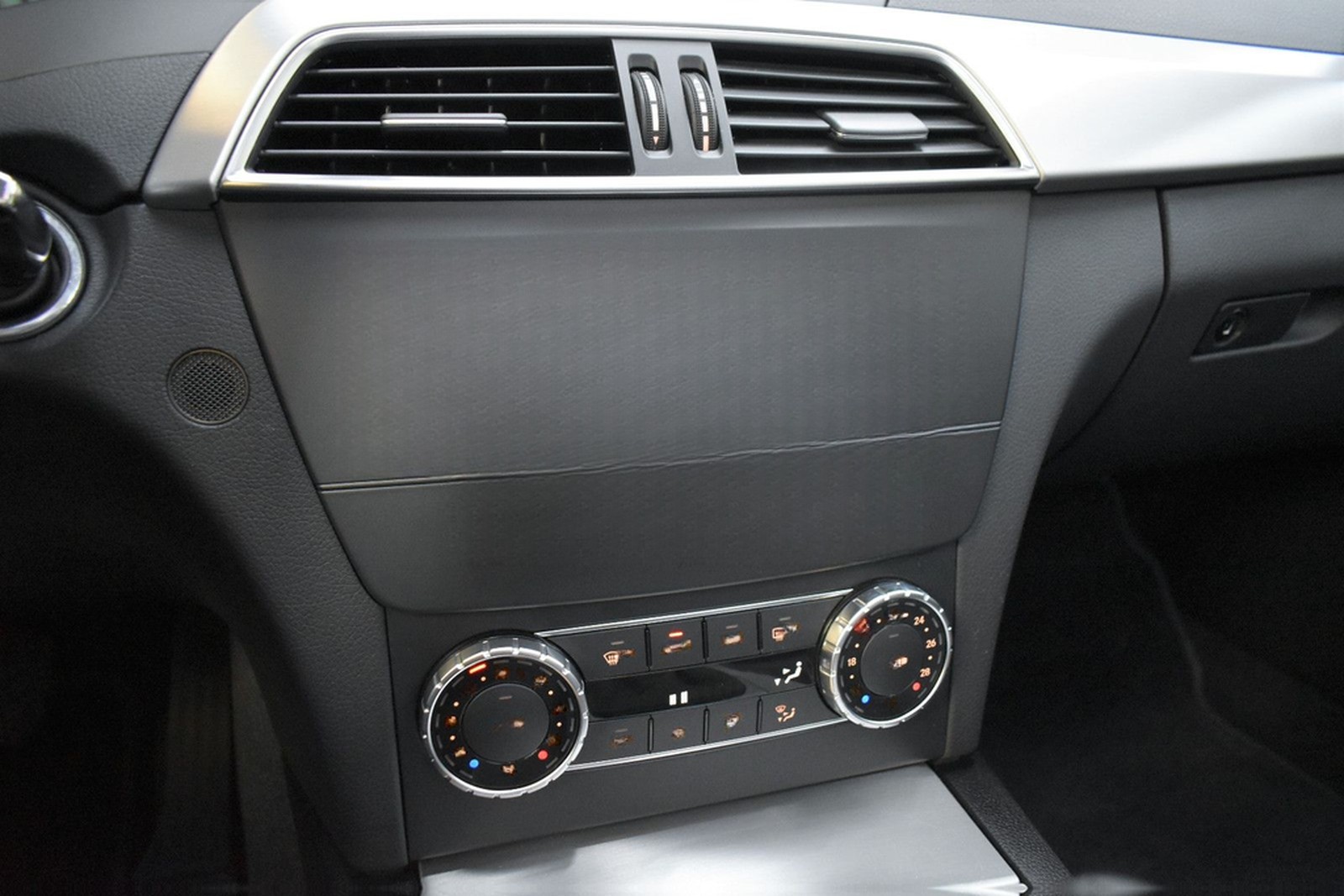 Mercedes-Benz C 180 T CGI Avantgarde+Bi-Xenon+SHZ+Tempomat foto 17