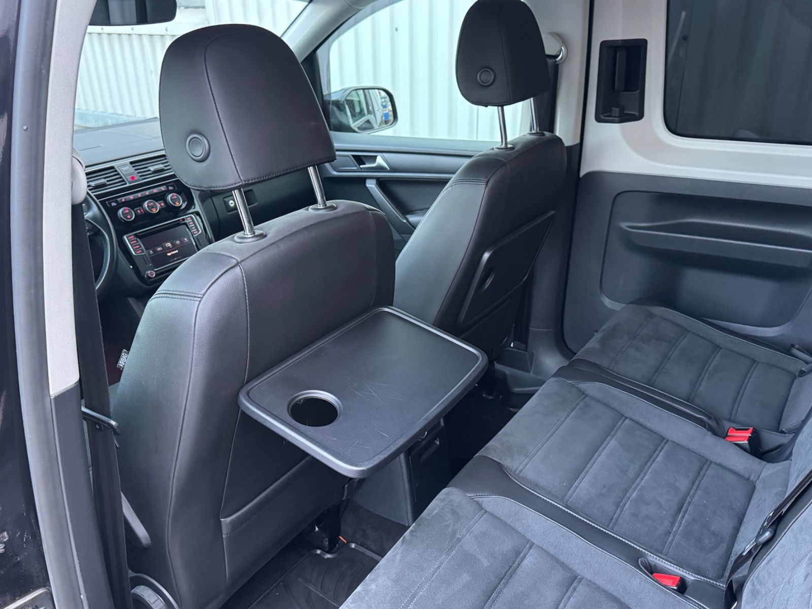 Volkswagen Caddy Highline DSG BMT 5 Sitzer AHK foto 17