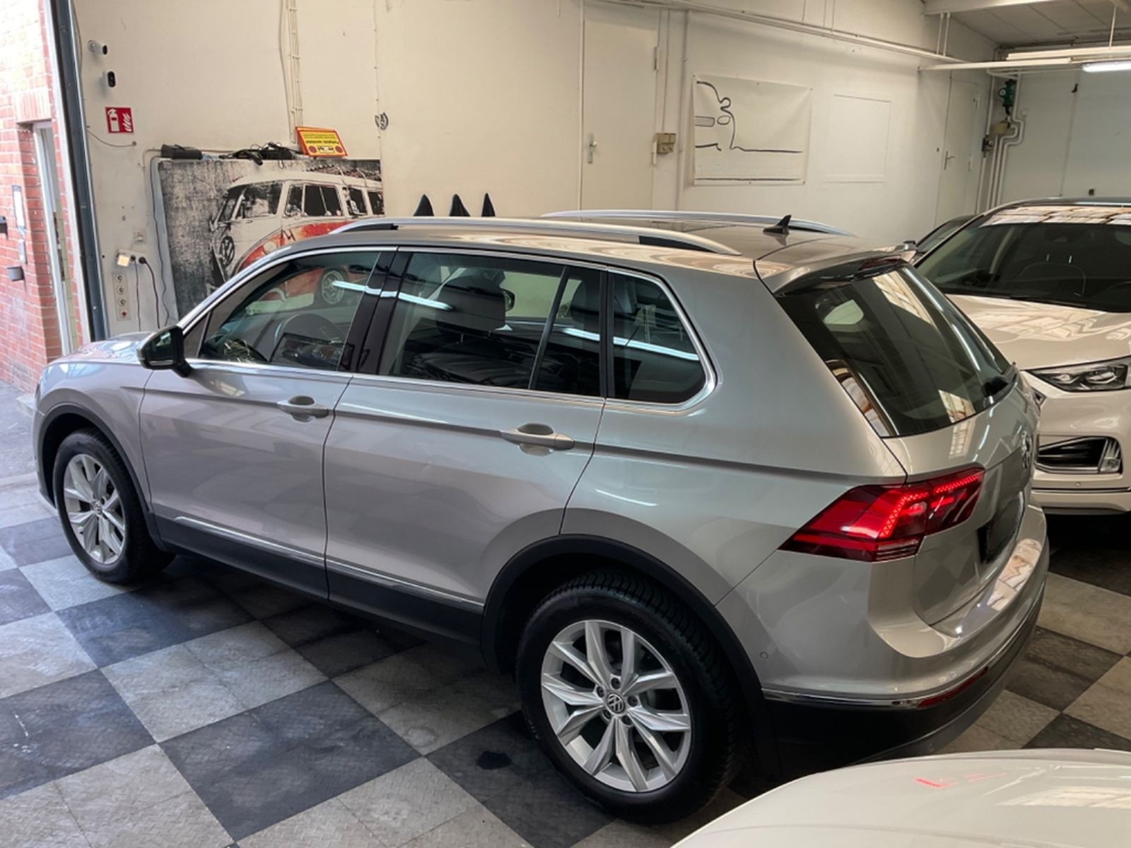 Volkswagen Tiguan 2,0 TDI DSG High.,AHK,4Motion.ACC,1.Hd foto 2