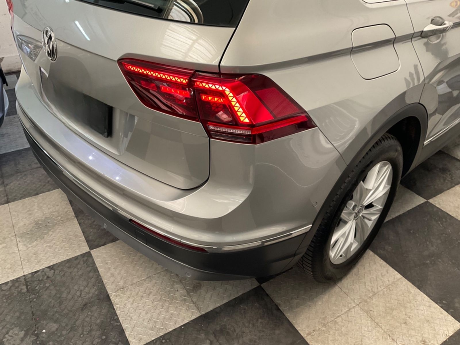 Volkswagen Tiguan 2,0 TDI DSG High.,AHK,4Motion.ACC,1.Hd foto 12