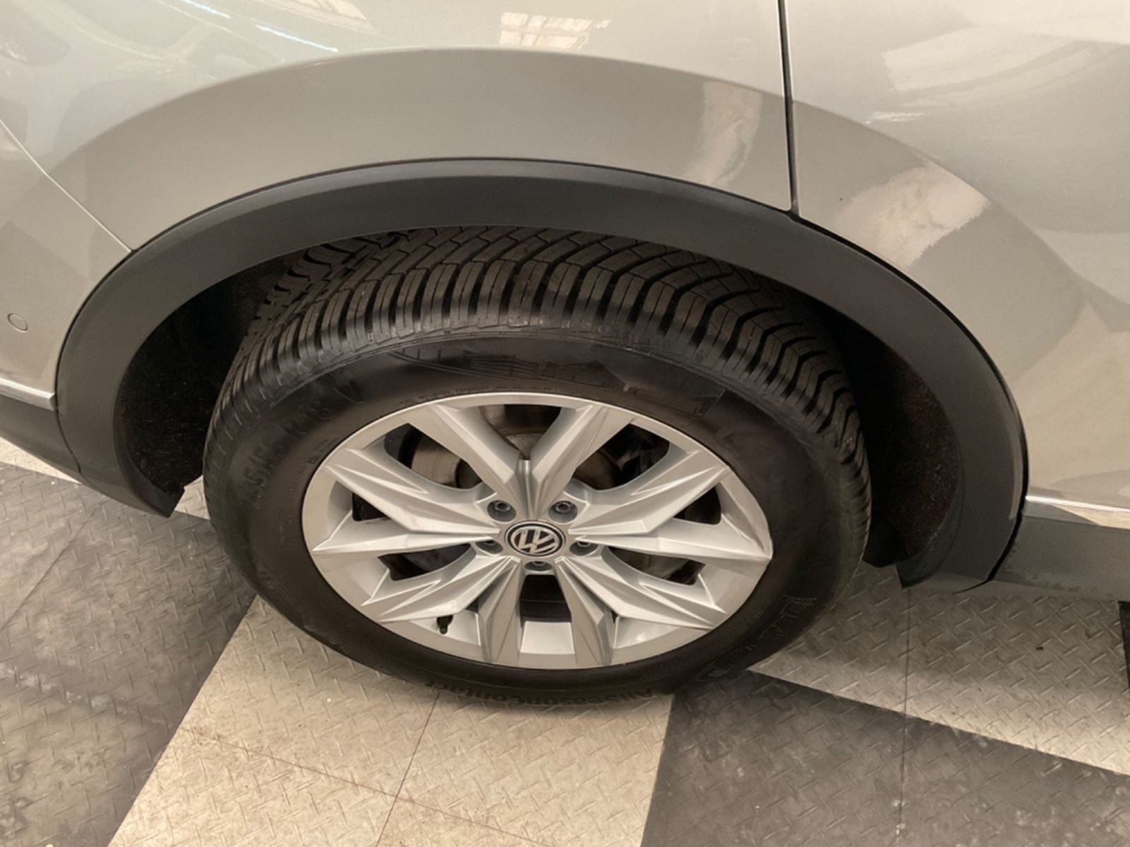 Volkswagen Tiguan 2,0 TDI DSG High.,AHK,4Motion.ACC,1.Hd foto 13