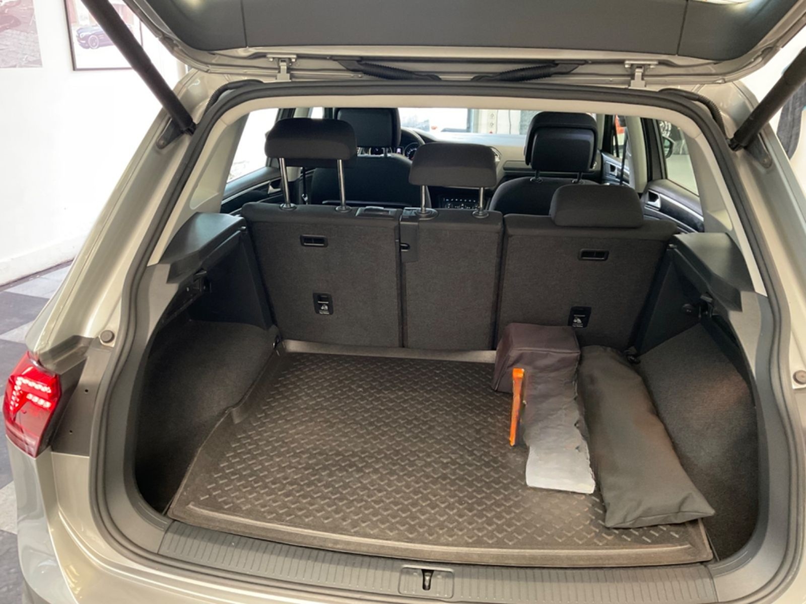 Volkswagen Tiguan 2,0 TDI DSG High.,AHK,4Motion.ACC,1.Hd foto 23
