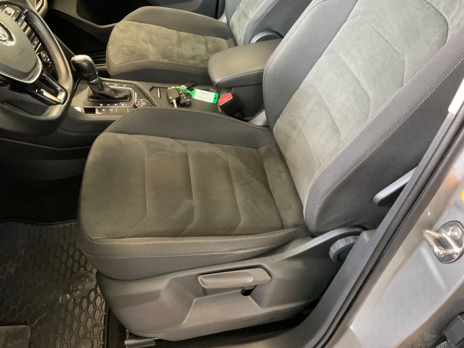 Volkswagen Tiguan 2,0 TDI DSG High.,AHK,4Motion.ACC,1.Hd foto 29