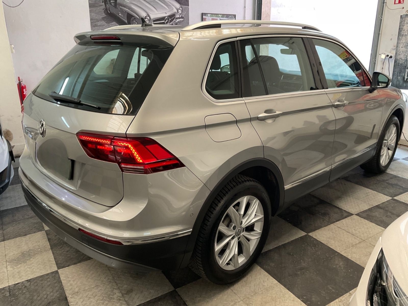Volkswagen Tiguan 2,0 TDI DSG High.,AHK,4Motion.ACC,1.Hd foto 4