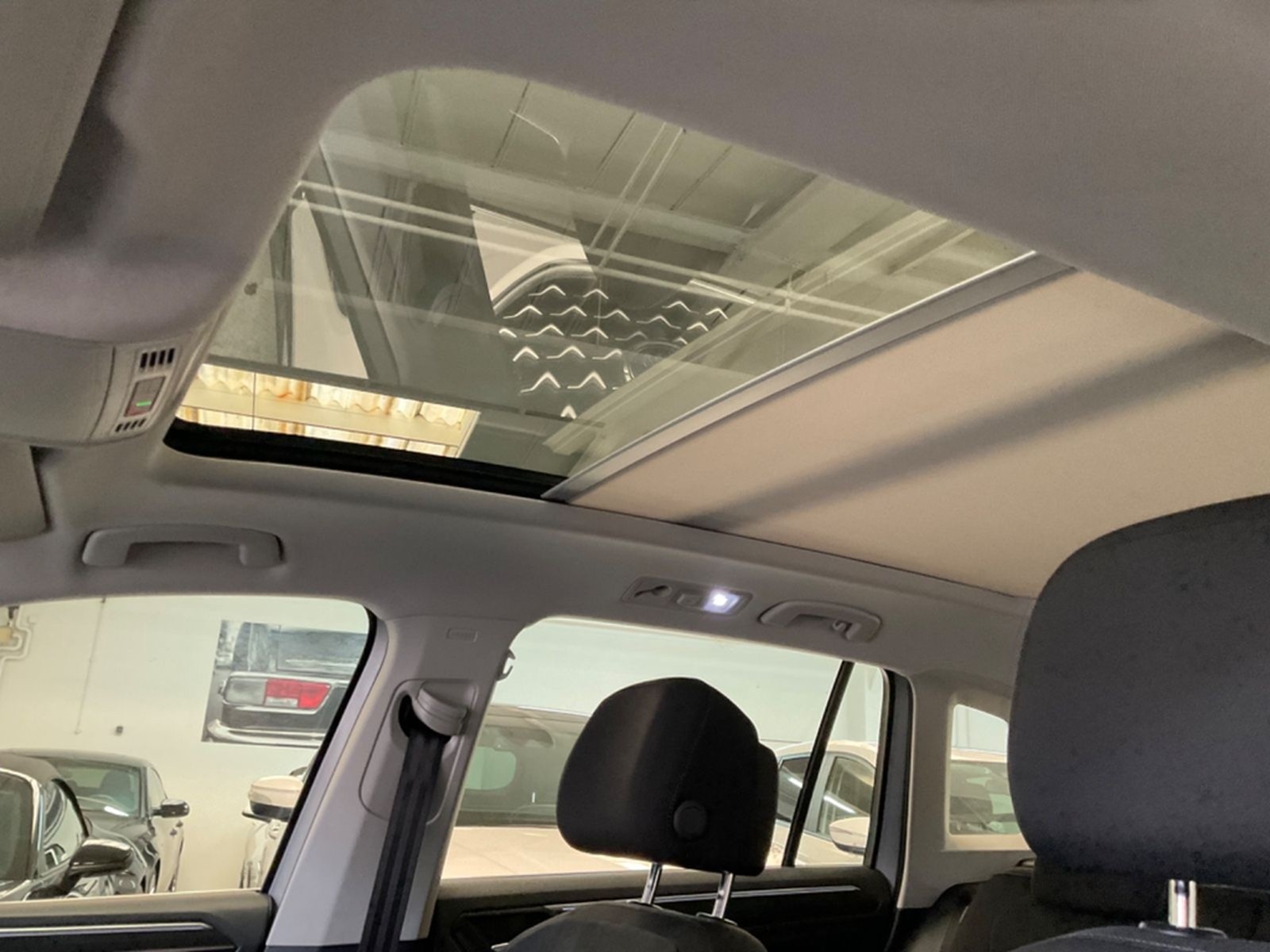 Volkswagen Tiguan 2,0 TDI DSG High.,AHK,4Motion.ACC,1.Hd foto 31