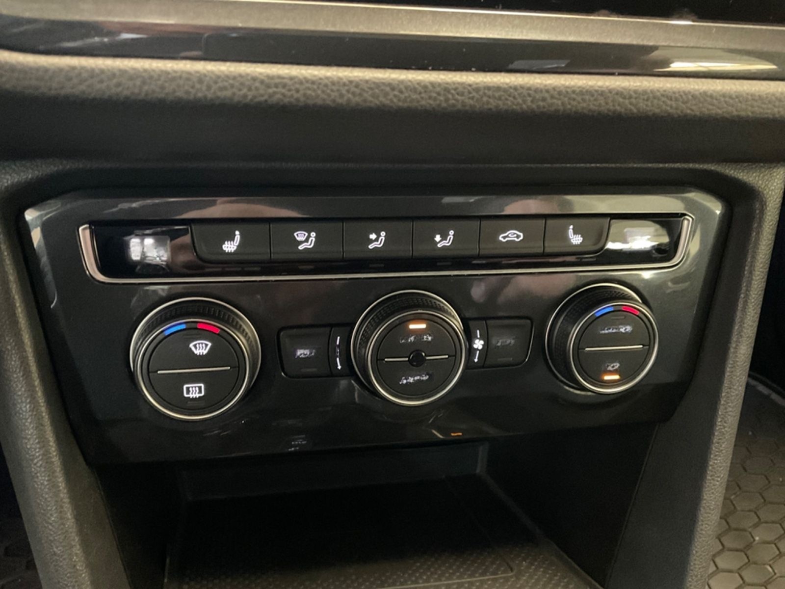 Volkswagen Tiguan 2,0 TDI DSG High.,AHK,4Motion.ACC,1.Hd foto 38