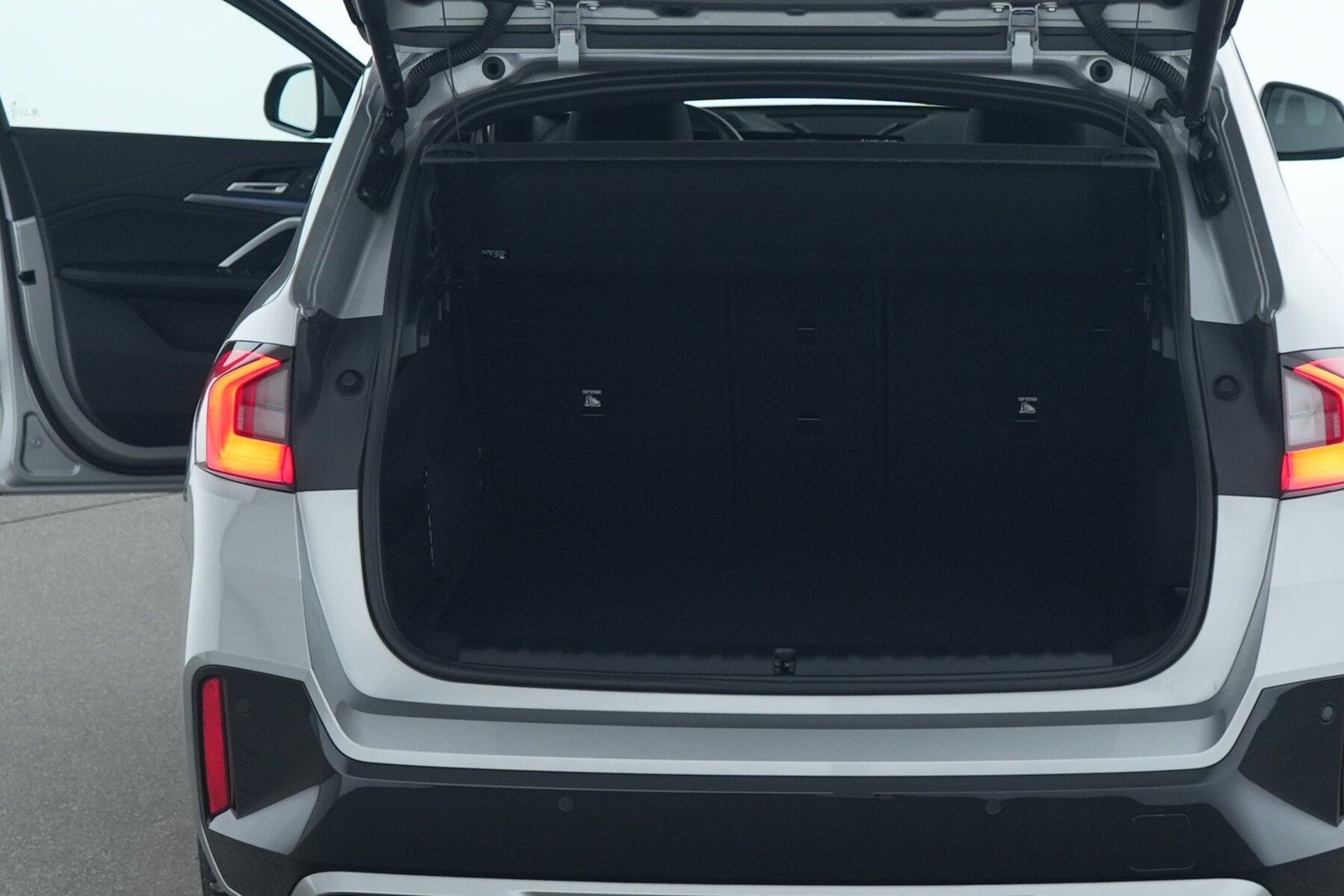 BMW X1 sDrive18d M Sport AktivS|HUD|PAs+360|Pano|AHK foto 6