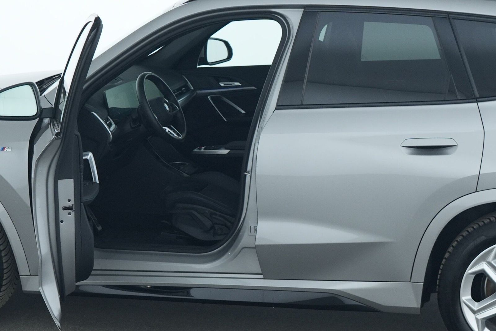 BMW X1 sDrive18d M Sport AktivS|HUD|PAs+360|Pano|AHK foto 8