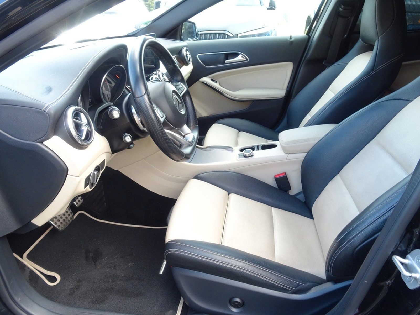 Mercedes-Benz GLA 250 4Matic AMG 2. HAND LED NAVI KAMERA LEDER foto 13