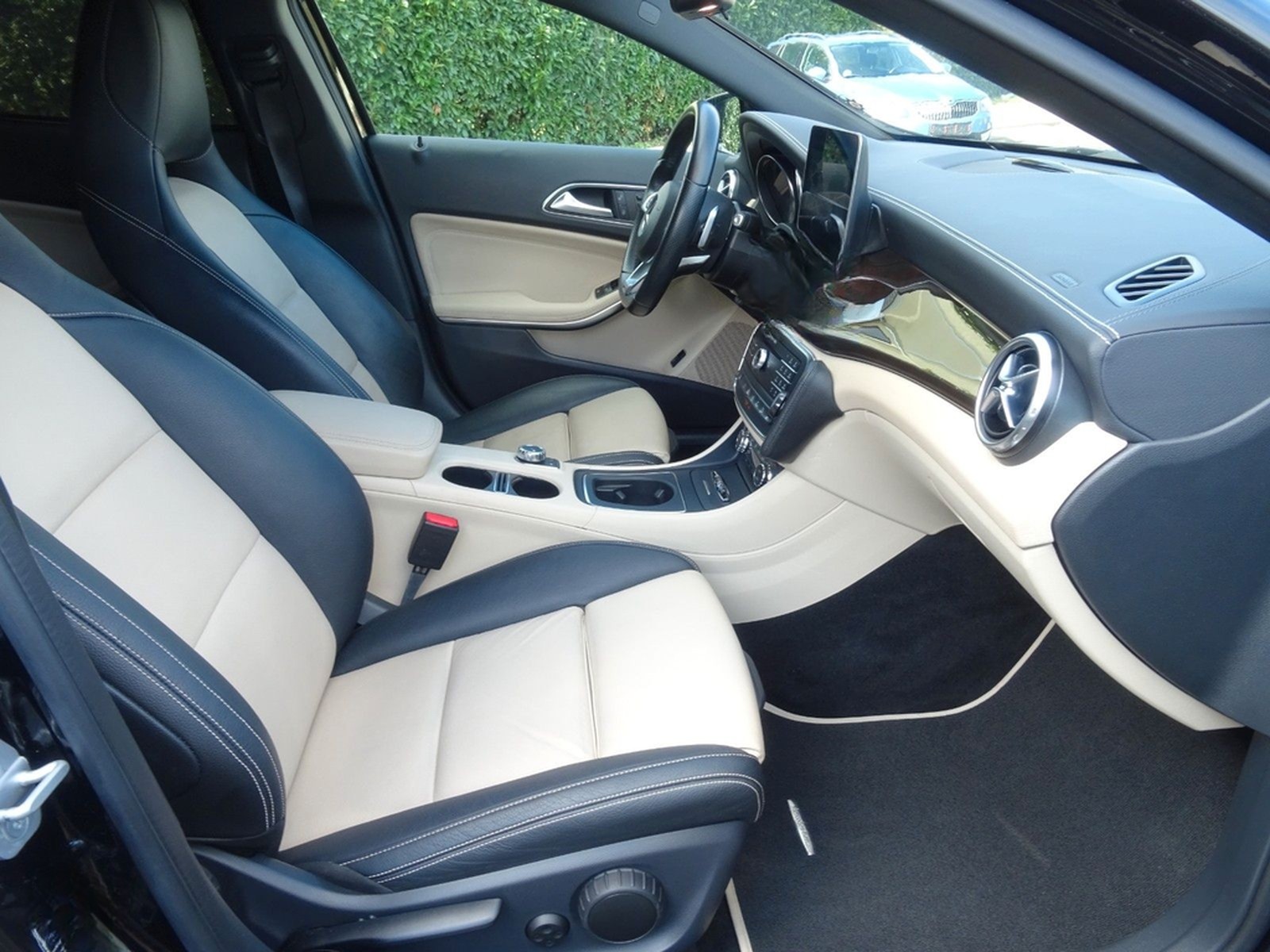 Mercedes-Benz GLA 250 4Matic AMG 2. HAND LED NAVI KAMERA LEDER foto 15