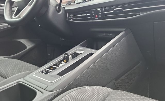 Volkswagen Golf VIII 2.0 TDI DSG AHK+HEAD-UP+KAMERA+NAVI+LE foto 14