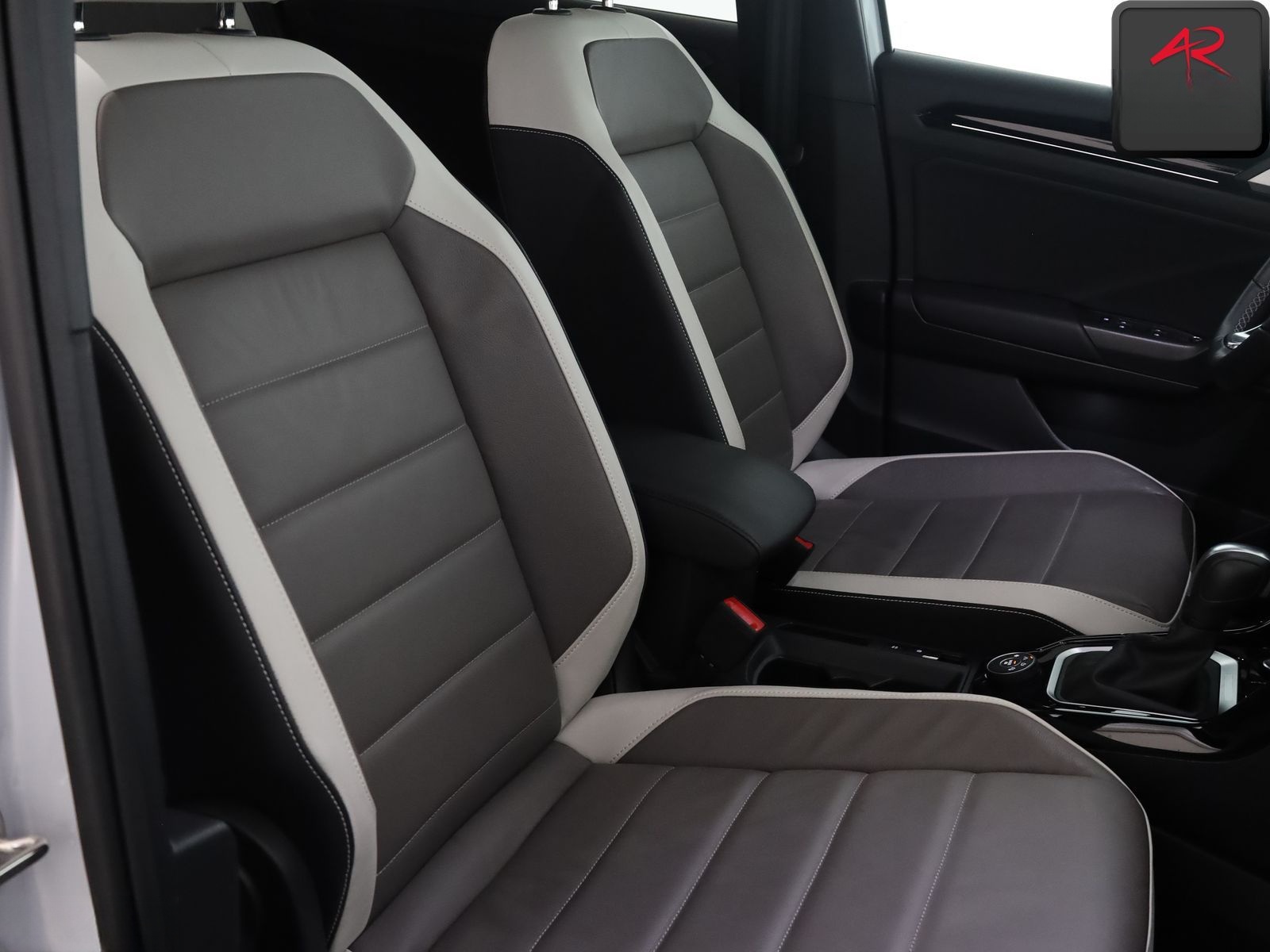 Volkswagen T-Roc 2.0 TSI 4M SPORT PANORAMA,BEATS,KEYLESS foto 11