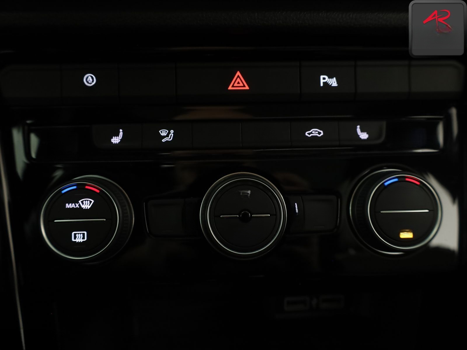 Volkswagen T-Roc 2.0 TSI 4M SPORT PANORAMA,BEATS,KEYLESS foto 25