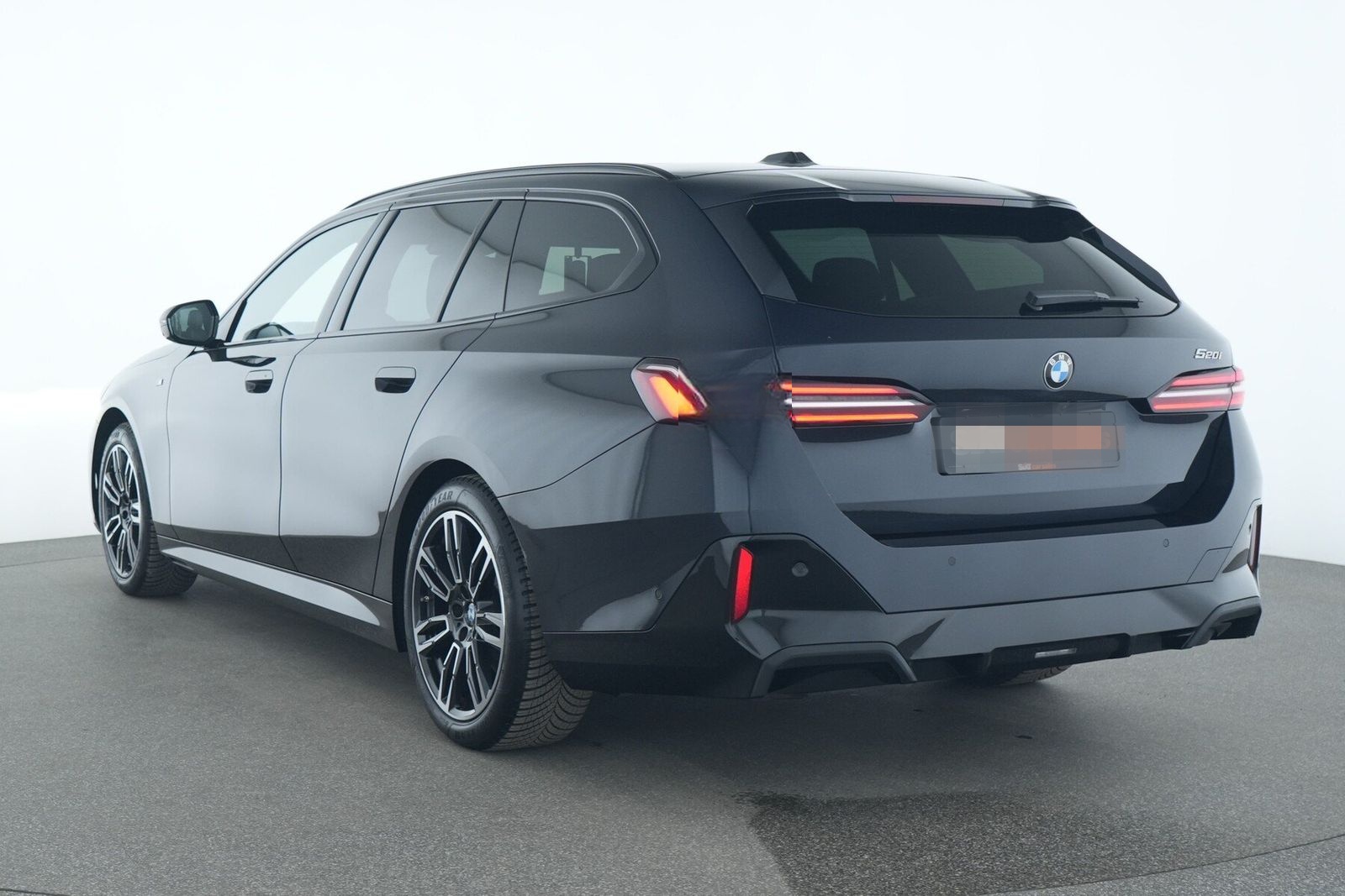 BMW 520i M Sport Lt|Pano|h&k|HUD|PAs+360el.S|AHK 360 foto 4