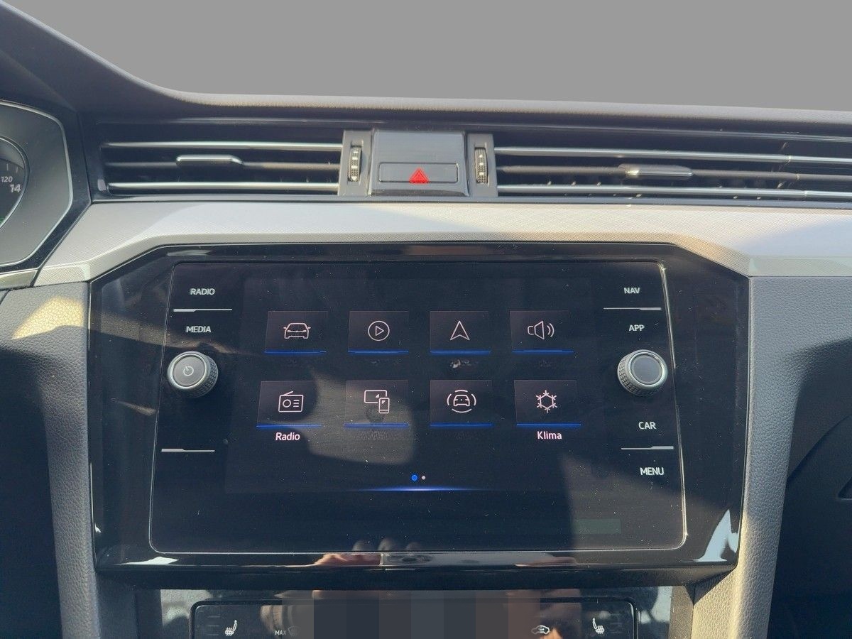 Volkswagen Passat Variant 2.0 TDI DSG Business Navi LED SHZ foto 13