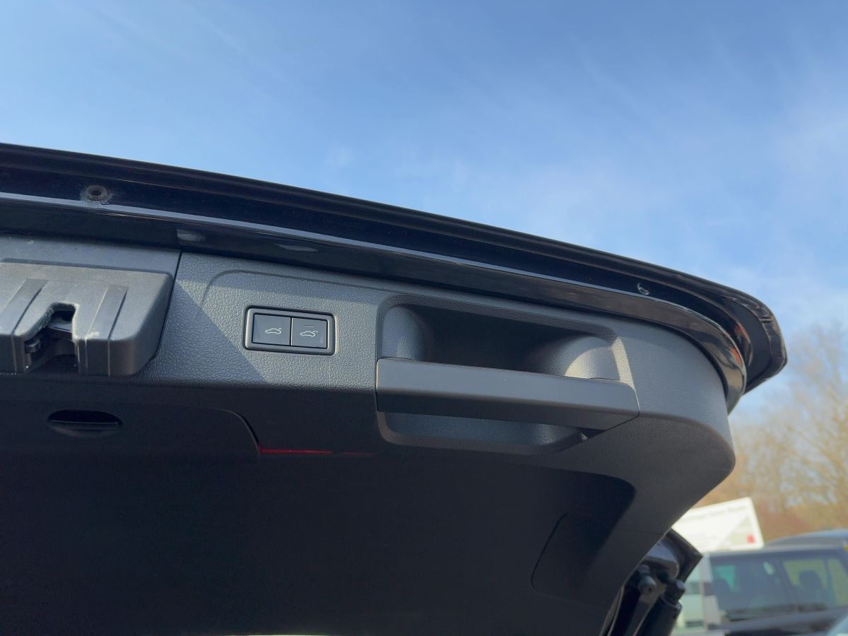 Volkswagen Passat Variant 2.0 TDI DSG Business Navi LED SHZ foto 15