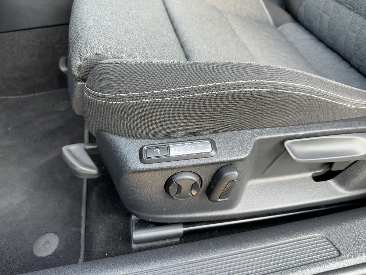 Volkswagen Passat Variant 2.0 TDI DSG Business Navi LED SHZ foto 16
