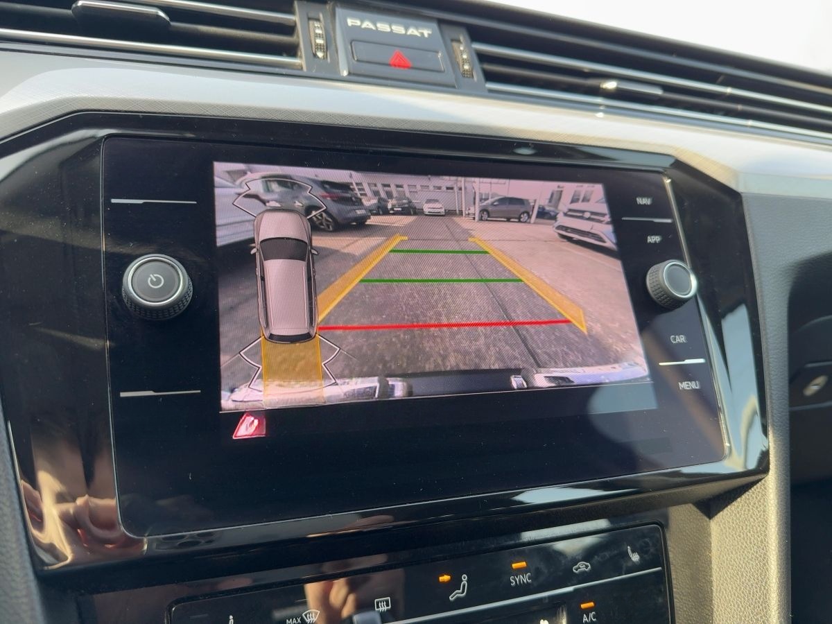 Volkswagen Passat Variant 2.0 TDI DSG Business Navi LED SHZ foto 19