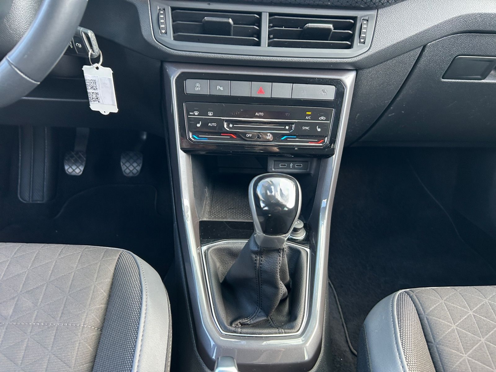 Volkswagen T-Cross 1.0TSI Style LED APP PDC CAM Sitzh DAB+ foto 9