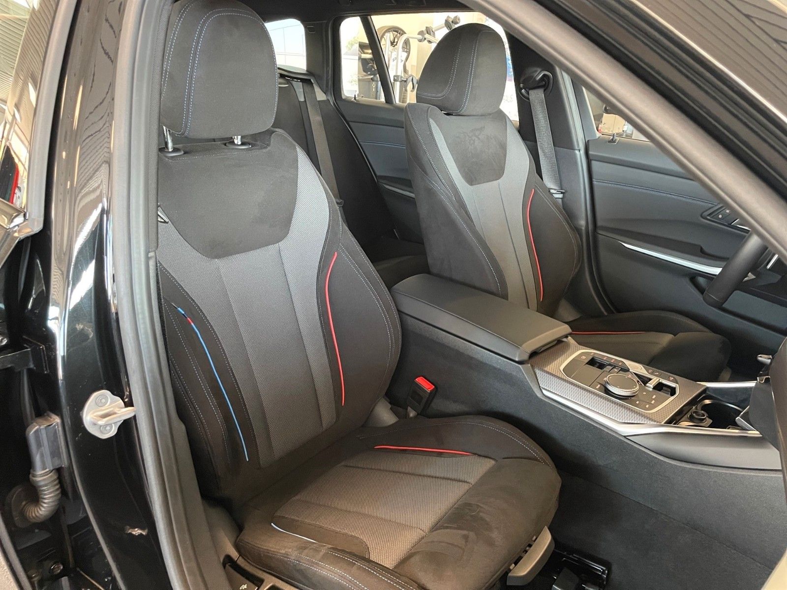 BMW 330ix M-Sport RFK + ACC + Fernlichtassistent foto 14