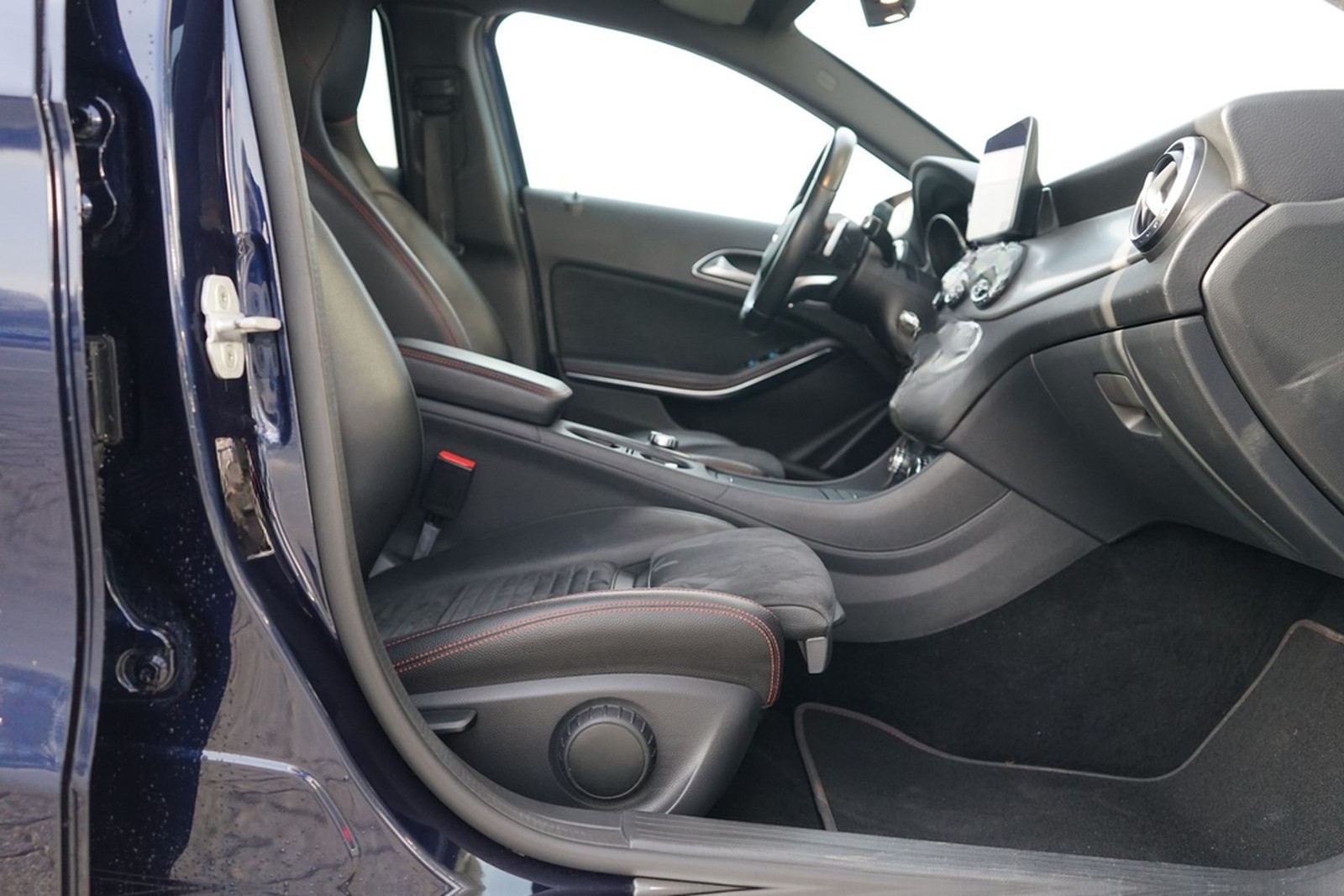 Mercedes-Benz GLA 200 AMG Line Xenon Navi Sitzheizung Kamera foto 24