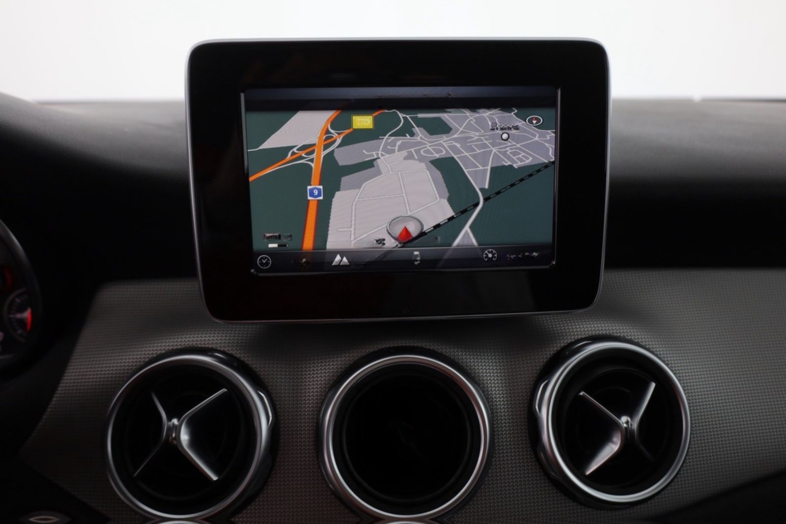 Mercedes-Benz GLA 180 LED Navi Sitzheizung Teilleder PDC ACC foto 11