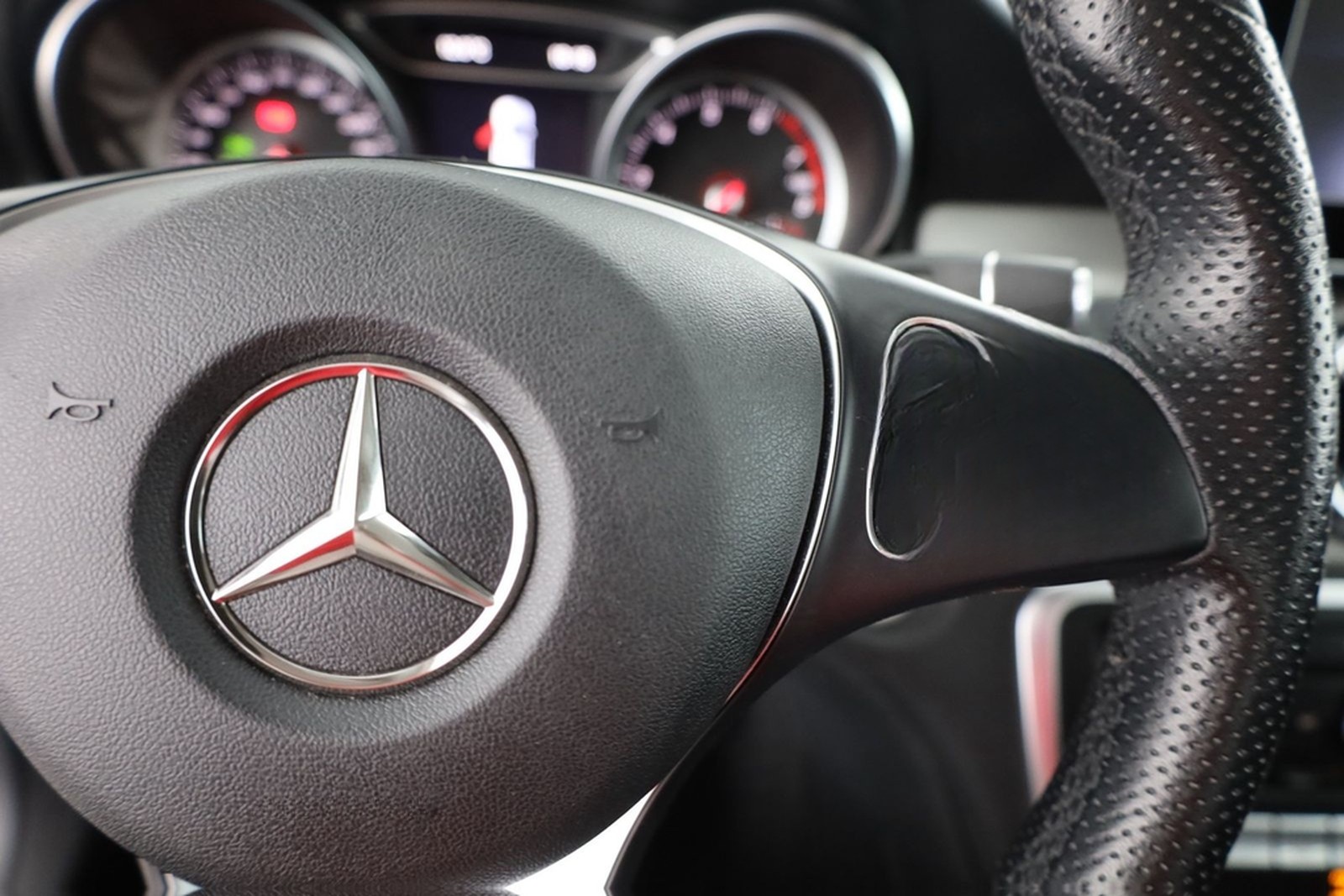 Mercedes-Benz GLA 180 LED Navi Sitzheizung Teilleder PDC ACC foto 16