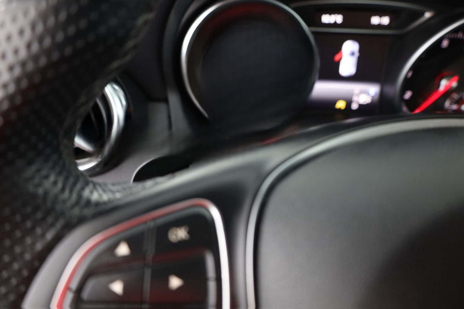 Mercedes-Benz GLA 180 LED Navi Sitzheizung Teilleder PDC ACC foto 19
