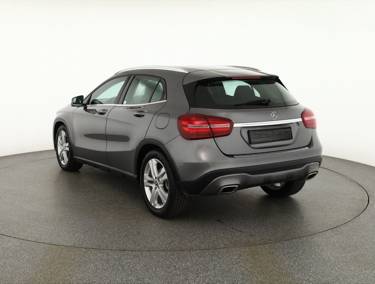 Mercedes-Benz GLA 180 LED Navi Sitzheizung Teilleder PDC ACC foto 3