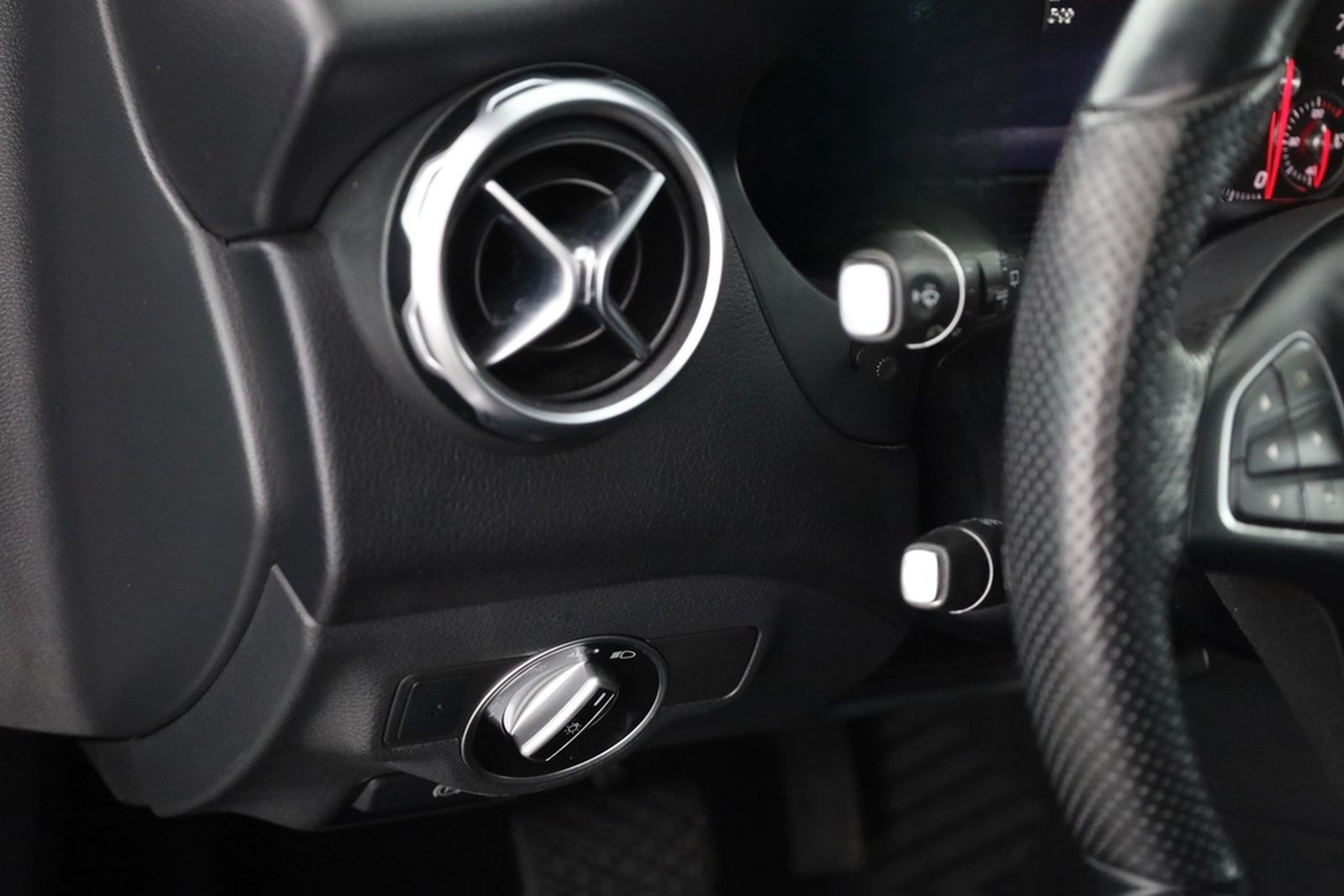 Mercedes-Benz GLA 180 LED Navi Sitzheizung Teilleder PDC ACC foto 21
