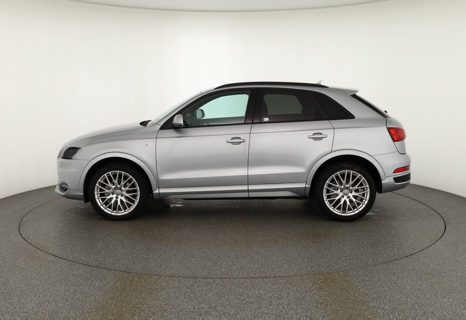 Audi Q3 2.0 TFSI quattro S-Line LED Navi Sitzheizung foto 2