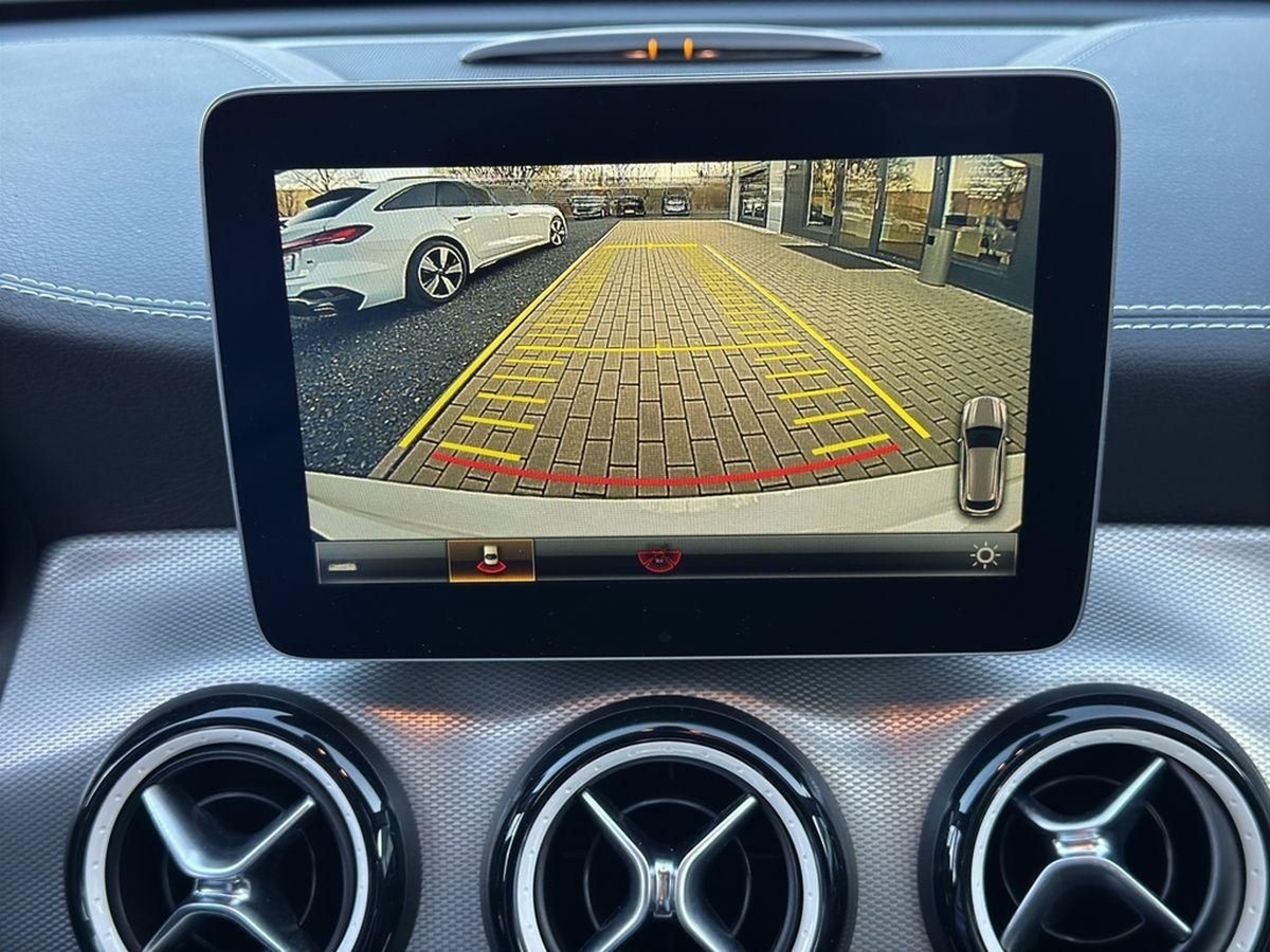 Mercedes-Benz CLA 200 SB AMG LED+ Pano Night AHK Navi Kamera foto 16