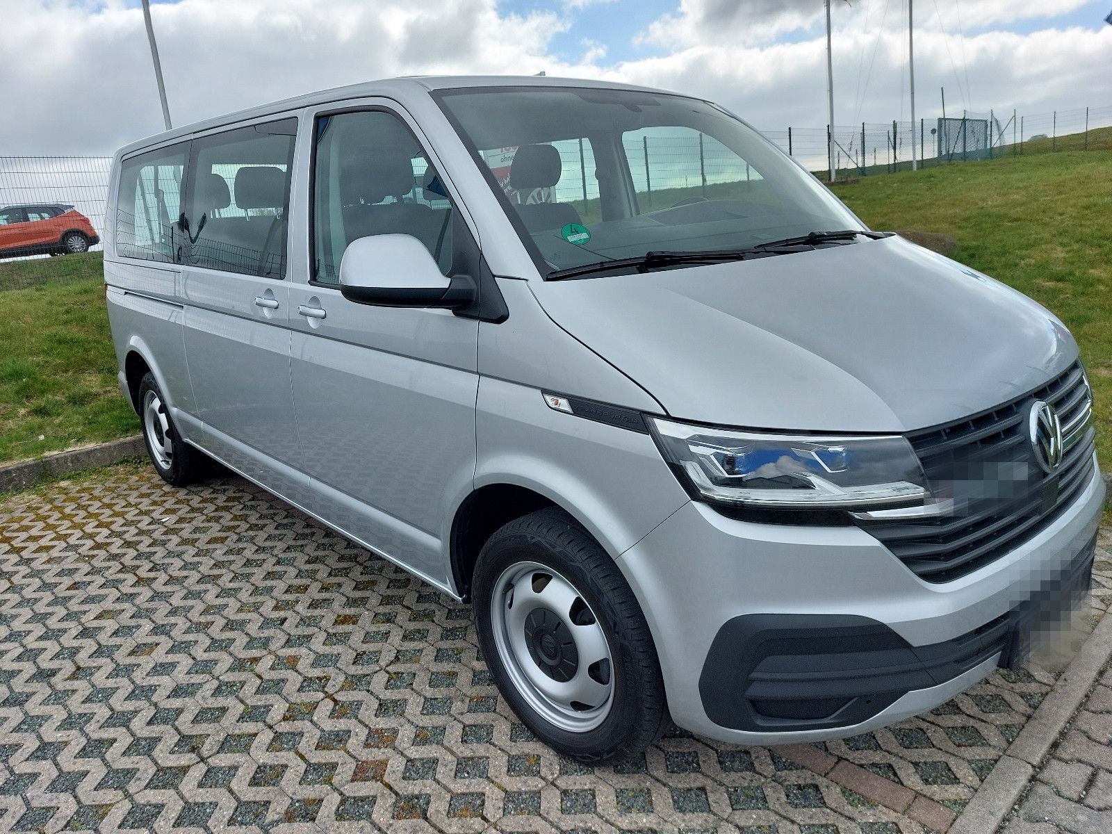Volkswagen T6.1 Kombi LR/8 Sitze/LED/4mot/AHK