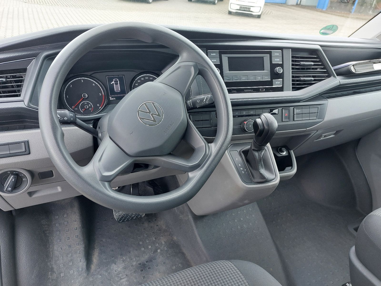 Volkswagen T6.1 Kombi LR/8 Sitze/LED/4mot/AHK foto 5