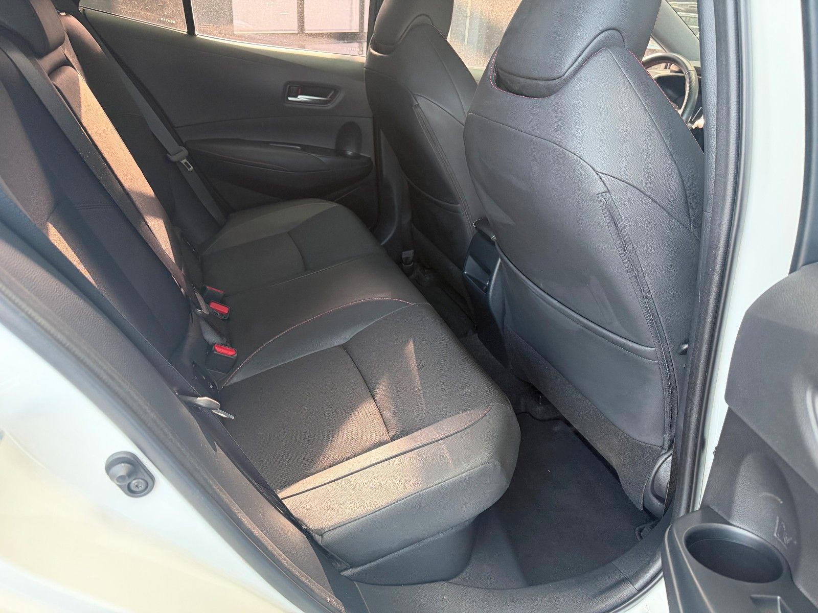 Toyota CorollaHybrid GR Sport+AppleC.+Rückf.+LED+Sitzh. foto 12